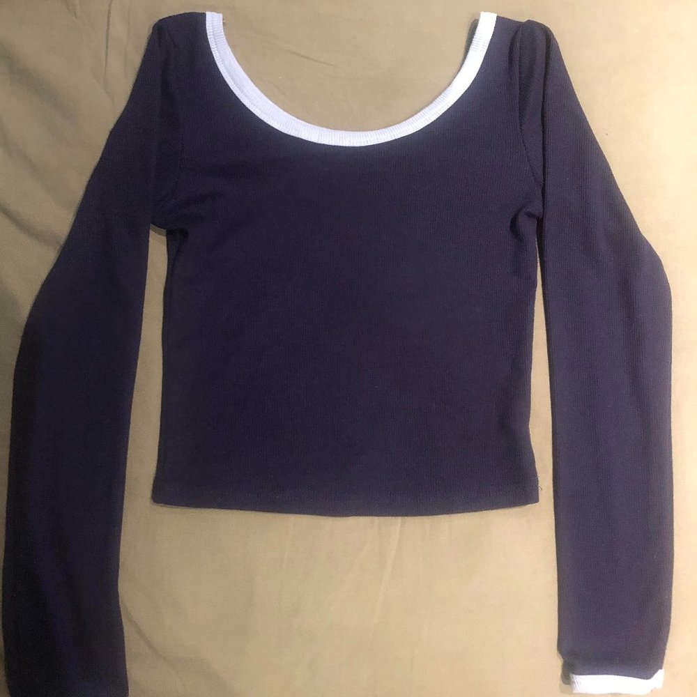 Dazy, Navy Blue Scoop Neck Crop Top. Size US S.